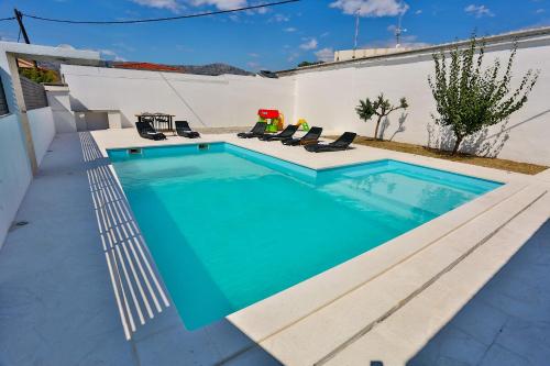Family friendly house with a swimming pool Split - 15909 - image 6