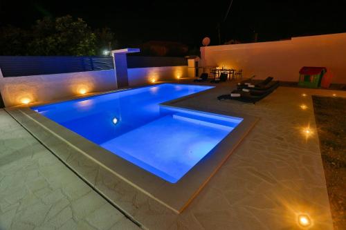 Family friendly house with a swimming pool Split - 15909 - image 7