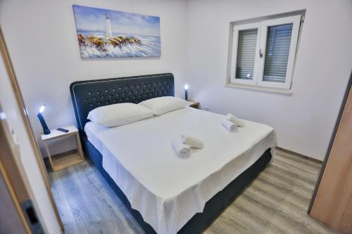 Family friendly house with a swimming pool Split - 15909 - image 9