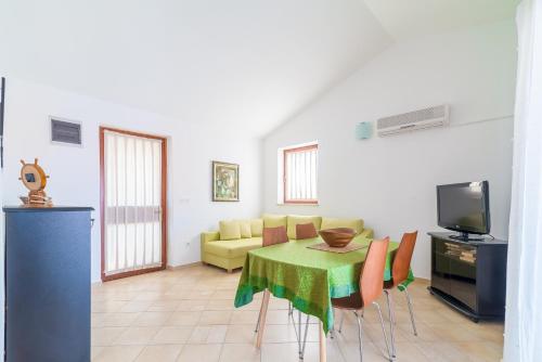 Apartments by the sea Zdrelac Pasman - 15911 - image 8