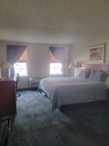 King Room with Pool View