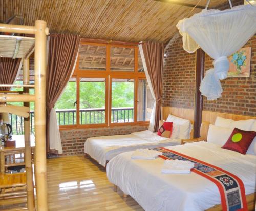 1 double bed, 1 twin bed
