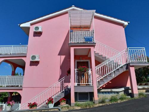 Apartments with parking space Njivice, Krk - 15904