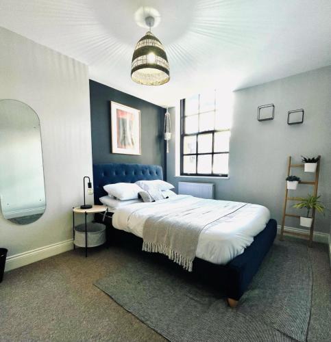 Wessex House - Cozy Town Centre Two Bedroom Apartment - Short Stroll To Beach And Nightlife