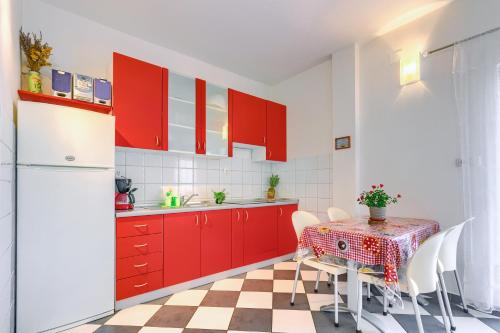 Apartment with Sea View image 2