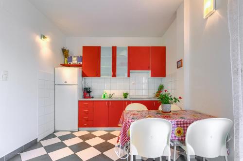Apartment with Sea View image 3