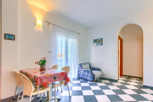 Apartment with Sea View image 5