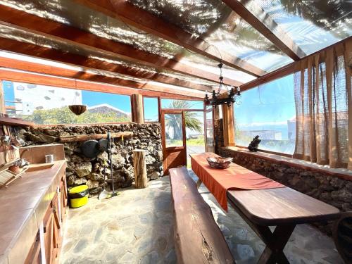 Casa rural con barbacoa, terraza y vistas al Mar en Isora