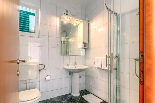 Apartment with Balcony image 7