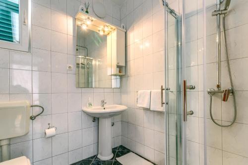 Apartment with Balcony image 2
