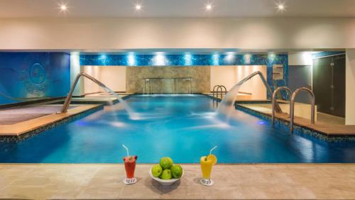 Swimming pool, Golden Tulip Al Nasiriah Hotel in Riyadh