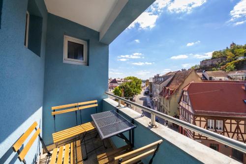 Apartment mit Balkon und Festungsblick