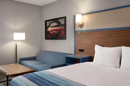 AmericInn by Wyndham Branson & Conference Center