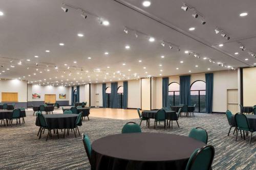 Camden Hotel and Conference Center - image 14