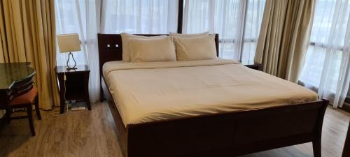 Landmark Apartment At Times Square - image 3