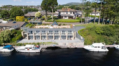 The Lakeside Hotel & Leisure Centre in Ballina (Tipperary)
