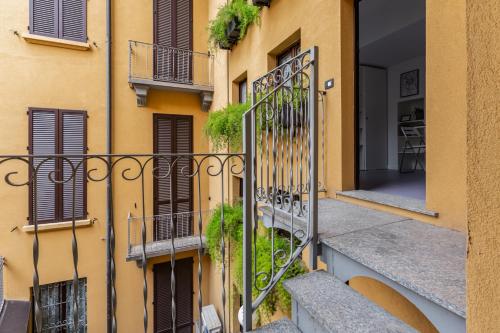 GuestHost - Central Studio APTS Milano-Corso Magenta 2