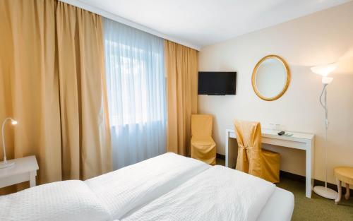 1 queen bed