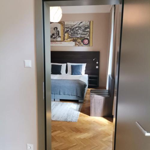 Quadruple Room image 8
