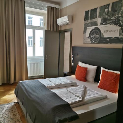 Quadruple Room image 9