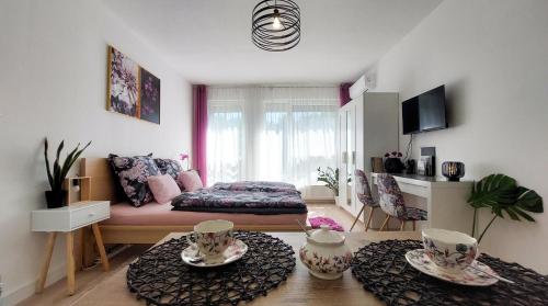 Studio Florens in จอซเซฟ อัตติลา ฃาโกเตเลป