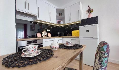 ห้องครัว, Studio Florens in จอซเซฟ อัตติลา ฃาโกเตเลป