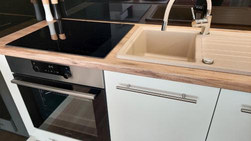 ห้องครัว, Studio Florens in จอซเซฟ อัตติลา ฃาโกเตเลป