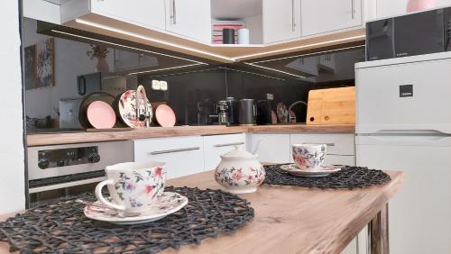 บริการและสิ่งอำนวยความสะดวก, Studio Florens in จอซเซฟ อัตติลา ฃาโกเตเลป