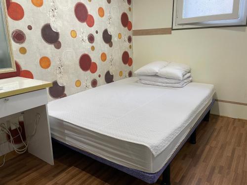 Chloe Hostel, Soul