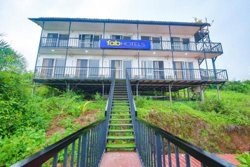 FabExpress Vincy Palace, Mandrem Beach