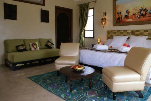 1 king bed, 1 twin bed