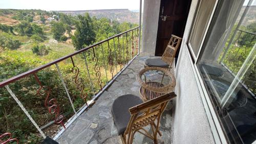 Tabletop Villa 5BHK valley view - balcony