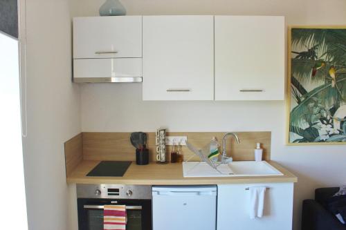 Konyha, Joli studio au calme, centre historique de Pertuis in Pertuis Városközpont