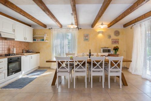 Beautiful villa Natura with pool in Labin in Brgod