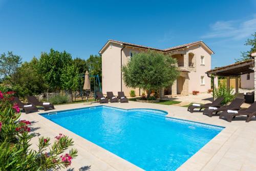 Beautiful villa Natura with pool in Labin - Accommodation