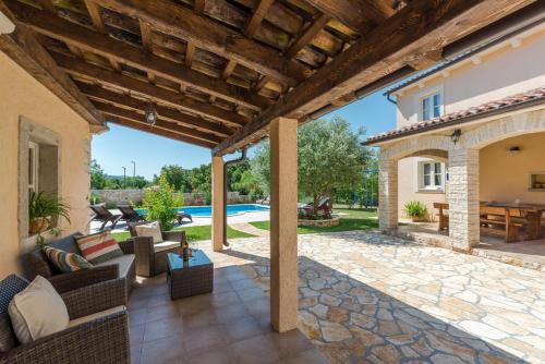 Beautiful villa Natura with pool in Labin in Brgod
