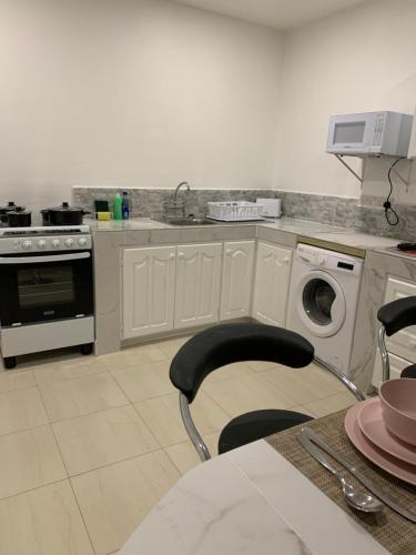 廚房, Kay Nou Apartments in 羅德尼灣