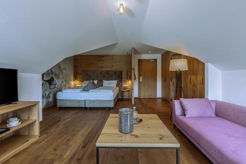 Book the Deluxe Suite with Spa Bath Deluxe Suite with Spa Bath