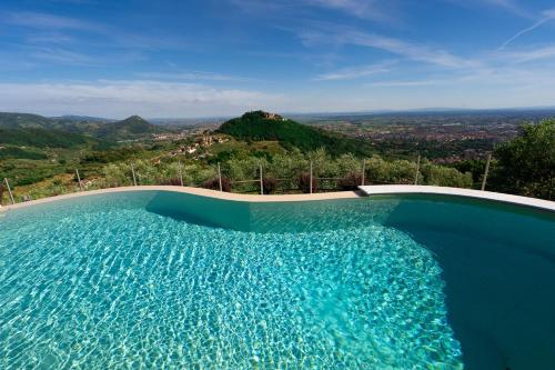 Charming house Loretta, with panoramic swimming pool