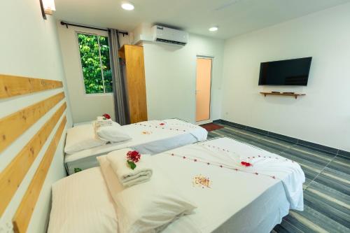 2 twin beds