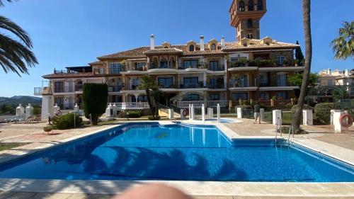 Andalusialaistyyppinen, 3 makuuhuoneen asunto Casa Zarina, Puebla Aida, Mijas