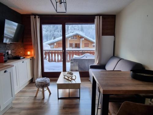 Moderne appart. 4 pers. avec terrasse plein sud, proche télécabine du Linga - équipements inclus - FR-1-198-222 Chatel