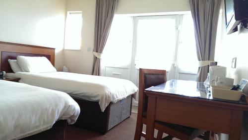 2 twin beds