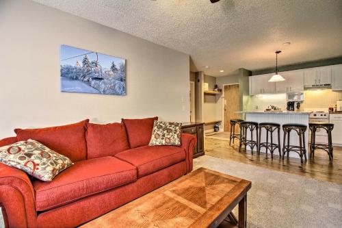 Cozy Condo with Magic Mountain Ski-In Access! in Londonderry, USA