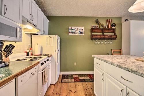 Cozy Condo with Magic Mountain Ski-In Access! in Londonderry, USA