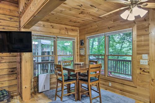 Deer Haven Cabin 5 Mi to Dtwn Blue Ridge! in Blue Ridge, USA