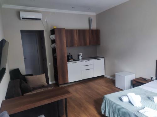 2 twin beds, 1 sofa bed