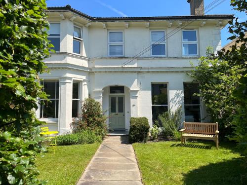 Bejárat, Elegant Bloomsbury Apartment in Tunbridge Wells in Royal Tunbridge Wells