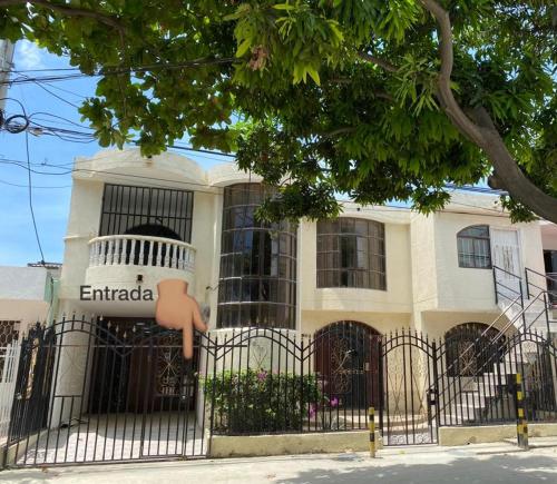 Apartamento con aire acondicionado y parqueadero por dias en Santa Marta