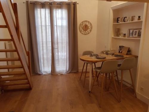 Studio mezzanine hyper centre, au pied du castillet